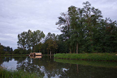 La Toue Cabanée, un fil sur l’eau, un trait dans l’air !