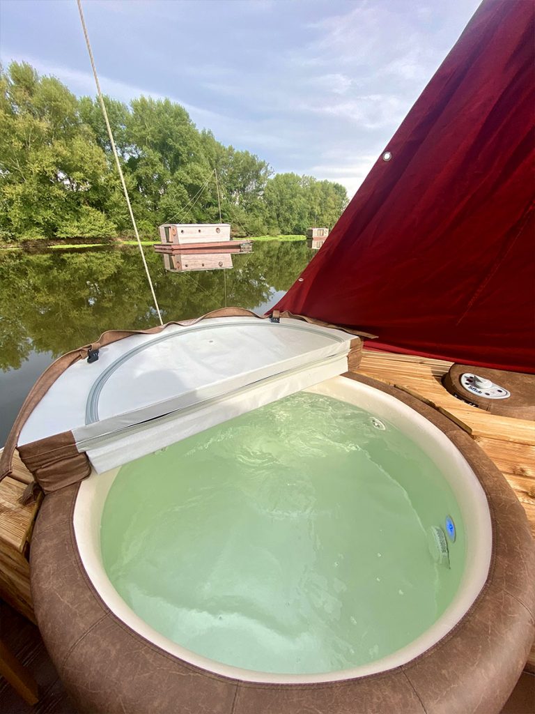 Voyage insolite dans une Toue cabanée avec SPA